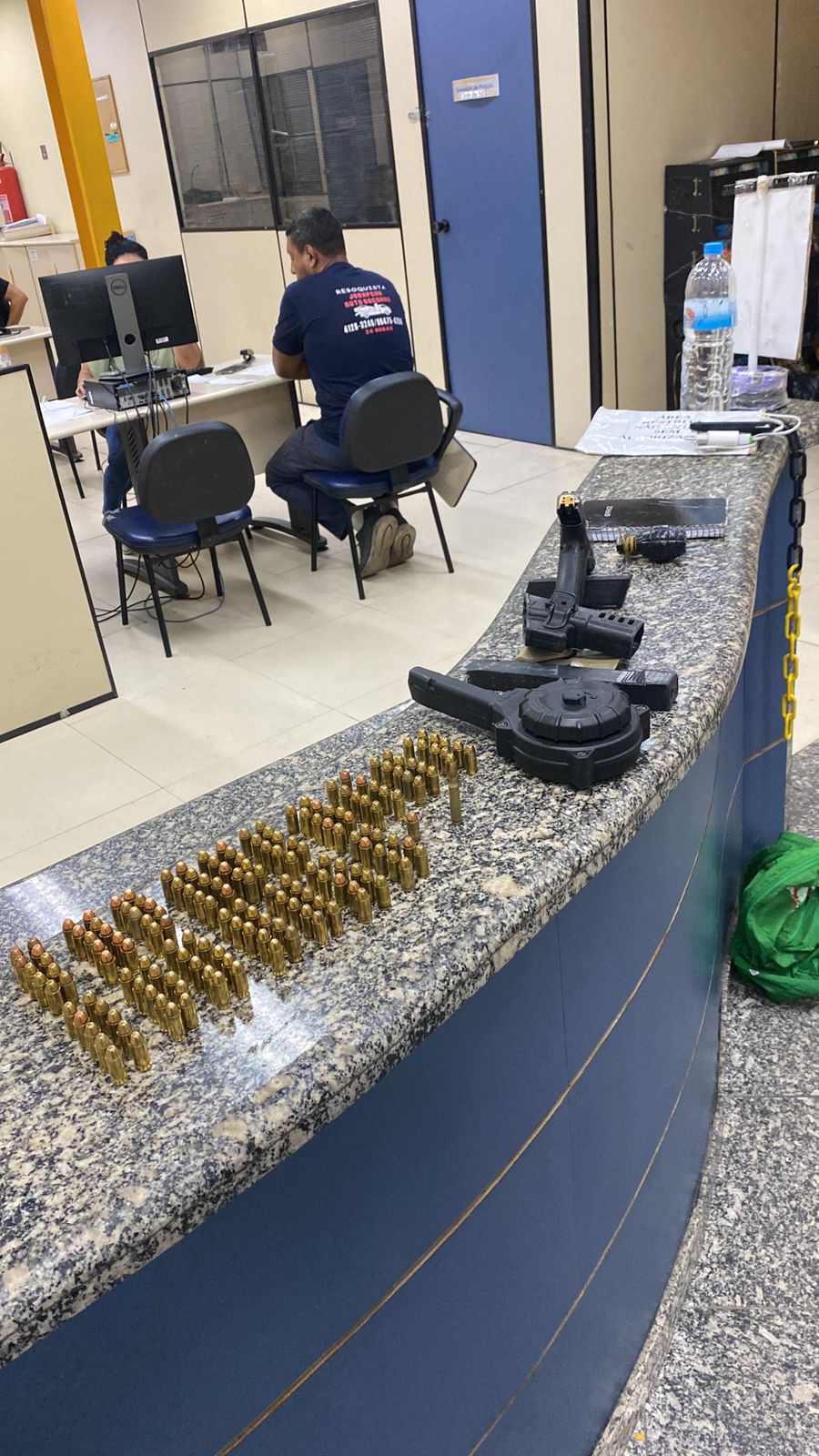 31º BPM prende dois traficantes com armas e drogas na Comunidade Pombo Sem Asa em Vargem Grande